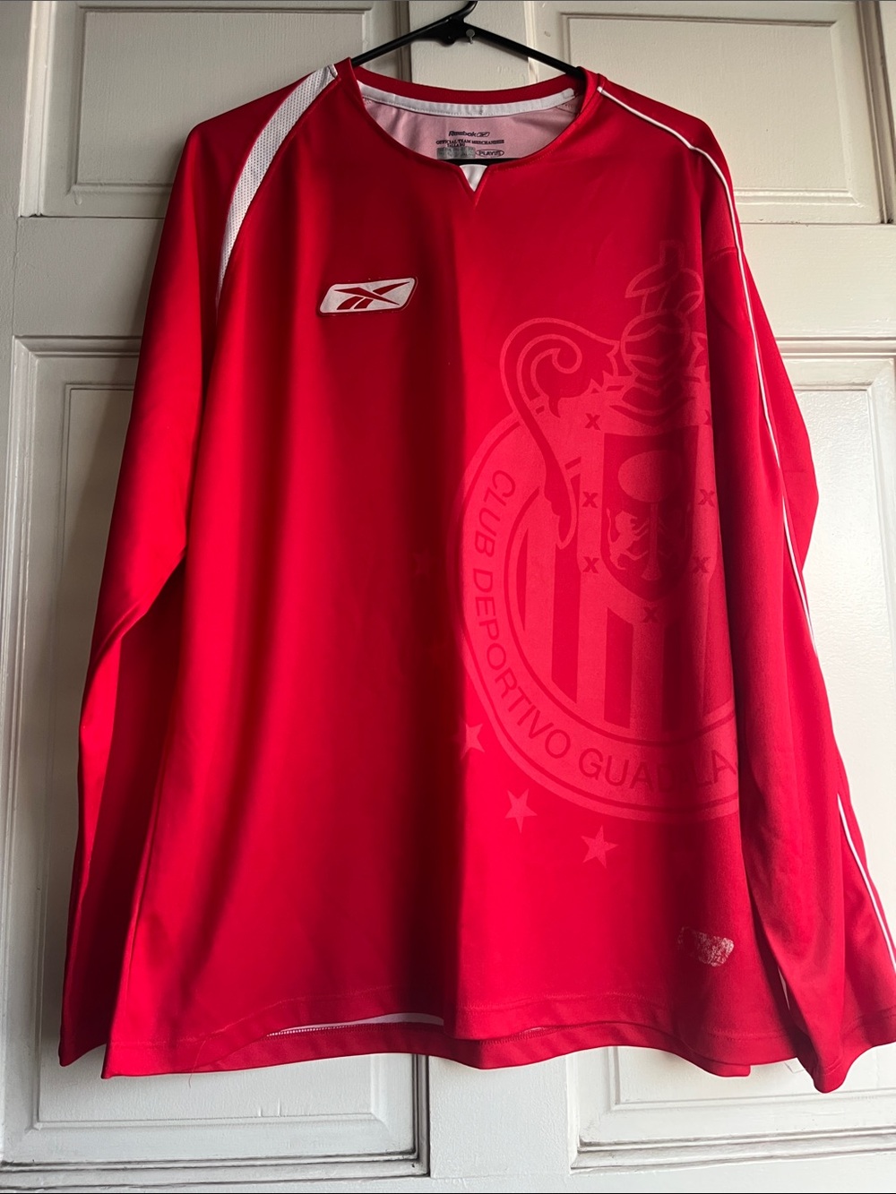 Reebok Men’s Red Long-Sleeve Chivas de Guadalajara Jersey with Subtle Crest